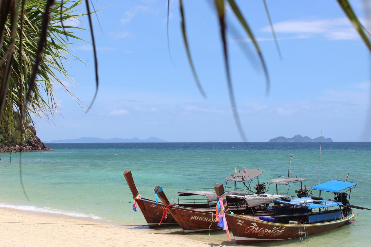 Koh Ngai Paradise Beach Exterior photo