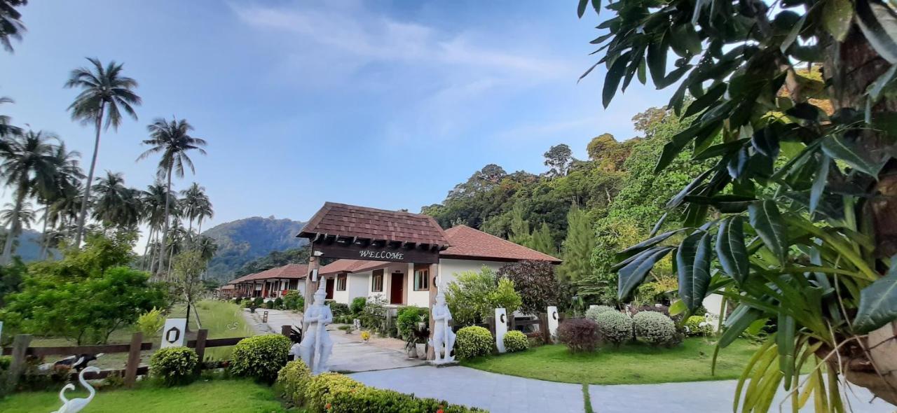 Koh Ngai Paradise Beach Exterior photo